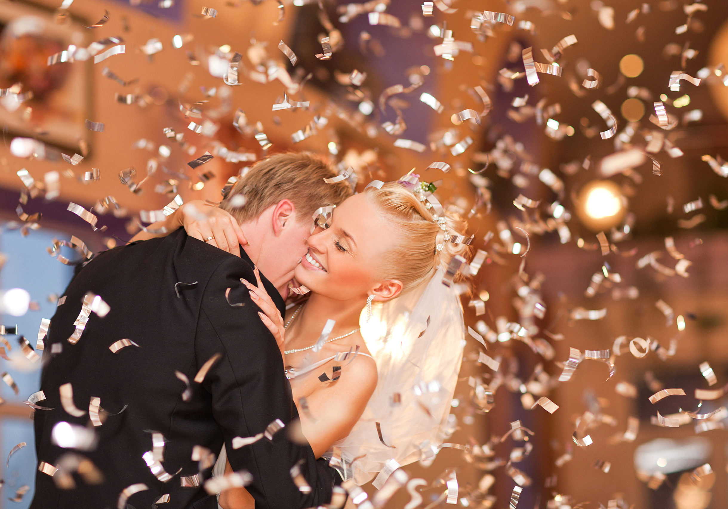 OxfordDiscos in Oxfordshire Wedding DJ First Dance Confetti Shower